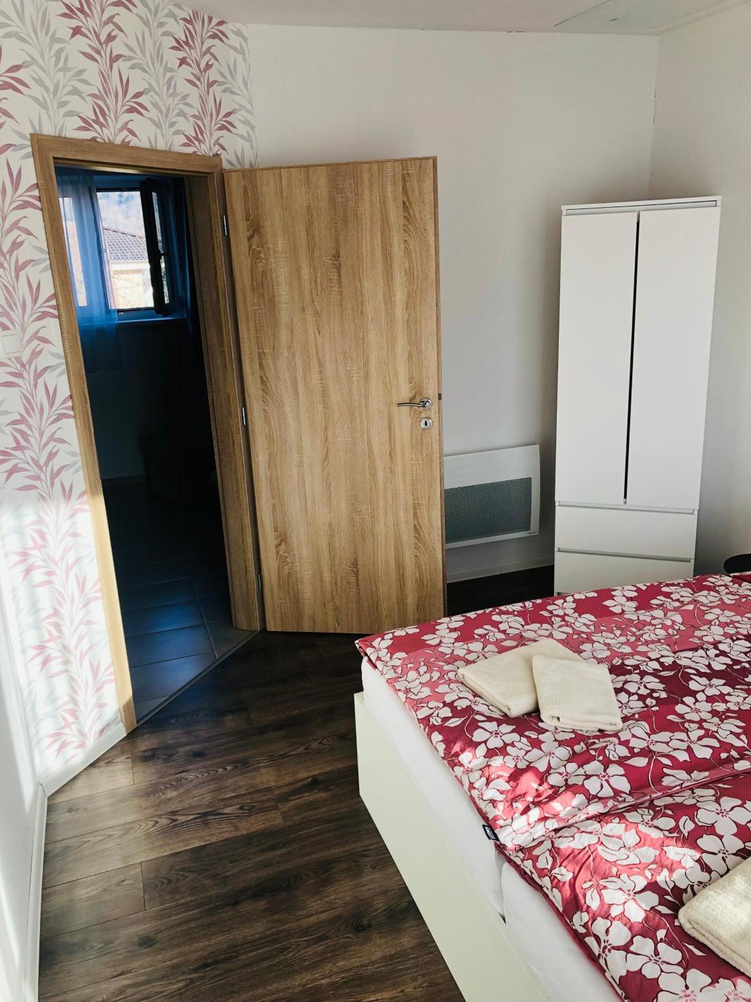 Vilka Cachtice Apartment Bagian luar foto